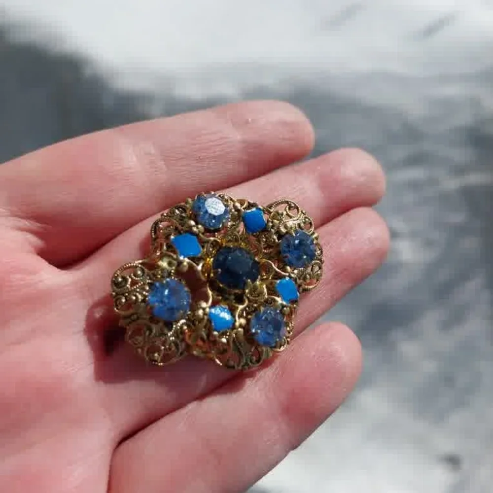 Vintage Czech Gold-Tone Blue Crystal Floral Brooch - Women's Jewelry - Picture 3 of 9
